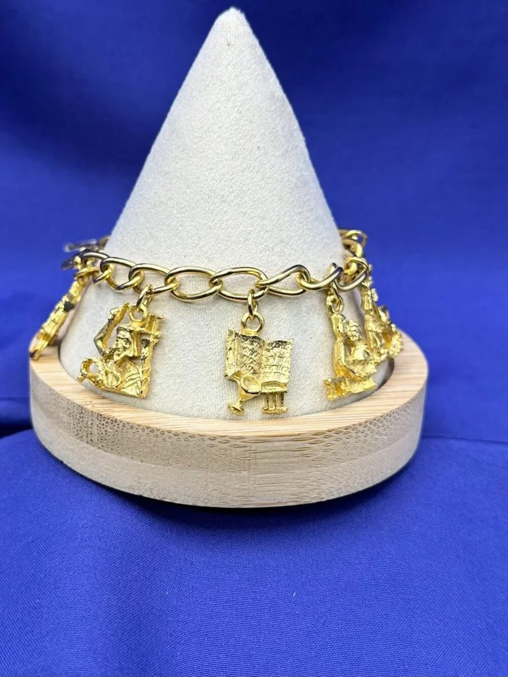 VTG Ultra Craft Gold-Plated Ten Commandment Figure Charm Bracelet